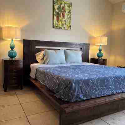 2 Bed Casita with A/C Fast WiFi, Private Garden and Prkg/2Cars. Rooms