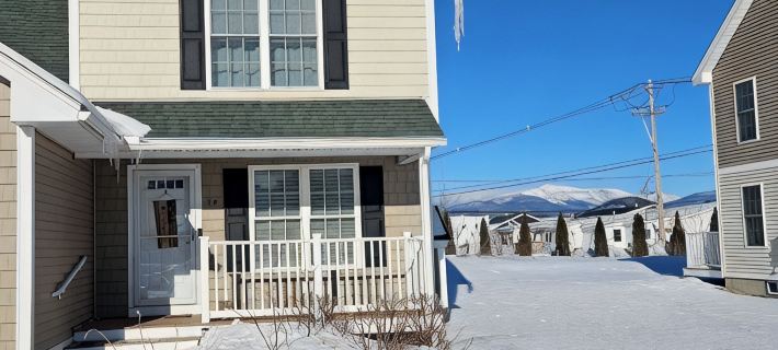 3-bed condo in the Heart of North Conway sleeps 8 Mins from Cranmore & Storyland Hotels in Conway