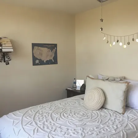 Sweet and spacious mountain view home w/fireplace!