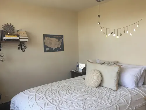 Sweet and spacious mountain view home w/fireplace!