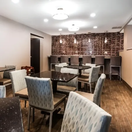 Clarion Pointe Downtown