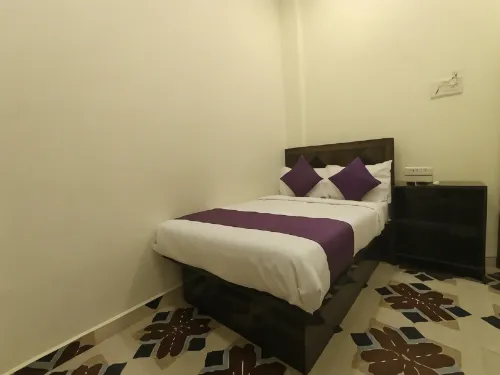 Hotel Star of Kurla - Nearest from Kurla - Near BKC - Pensions