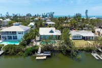 Perfect Anna Maria. Dock on Canal. 3 Blocks to Sugar Sand Beach. Heated Pool. - 私人泳池