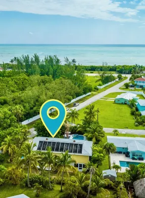 10 Beds/Private Tropical Pool/4Bikes/Beach Gear/Grill/Walk to Beach & Pickleball - 4-Star