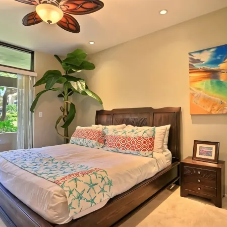 Kaanapali Royal Corner Condo, Walk to Beach, Pool, Lanai & Beach Gear Included