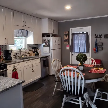 Cozy two bedroom home by historic Rt. 66, pet friendy too!