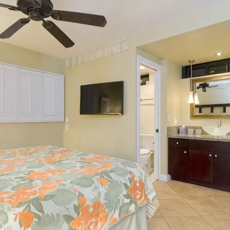 OCEANFRONT Ground Floor 2bd/2ba Unit with Amazing Ocean Views & A/C