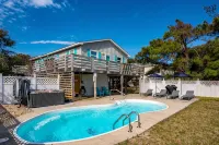 New Remodel! Walk to Beach. Private Heated Pool & Hot Tub. Fenced Yard. Dogs ok. - Pools