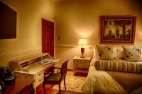 Kleine Constantia Boutique Guest House - parking