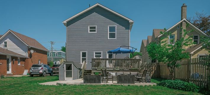 Fully Renovated Cottage on Queen, 3min walk from Beach and Downtown Adventures! Hotels in Bruce County