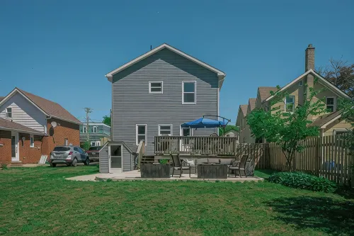Fully Renovated Cottage on Queen, 3min walk from Beach and Downtown Adventures! - Wifi