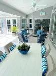 Sunny Suite Retreat! – 7 Bed, 4 Bath, FREE Heated Spa & Pool - Homestays