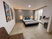 Hotel 12 Nights - Parking