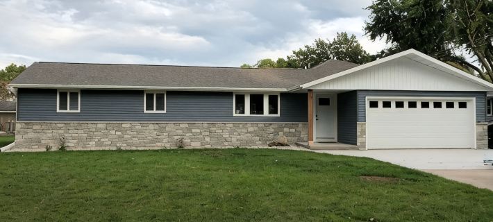 Across the street from Lambeau! Remodeled 5 bedroom house with big backyard! Hotels in Ashwaubenon