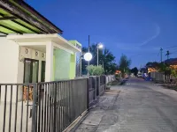 Cloverleaf Homestay Hotels in Bontang