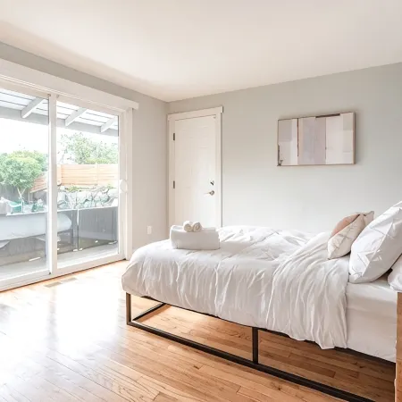 Zen 7-BR Paradise w/ Lake Views and Grape Garden