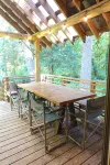 Romantic Mt. Hood Streamside Retreat, Hot Tub, BBQ, Fast WiFi. Pets Welcome, Ski