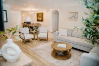 Spacious home 7 minutes away from the beach! - Wifi