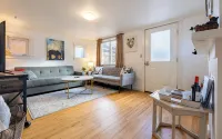 Just blocks from downtown! Cozy 2-bed, 1-bath home - sleeps 4. - 3-Star