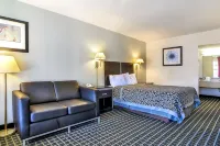 Days Inn by Wyndham Market Center Dallas Love Field - balcony