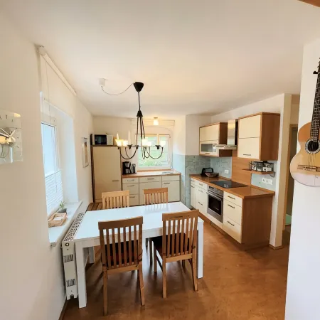 quiet, close to the center, 5 min. to train, 3 bedrooms, family friendly, garden