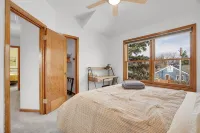 Timeless Elegance: Downtown Longmont Gem with Modern Comforts! - breakfast