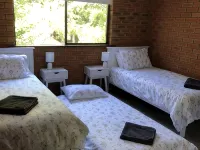 Family friendly apartment 5 min drive to Canberra City Hotels in Griffith