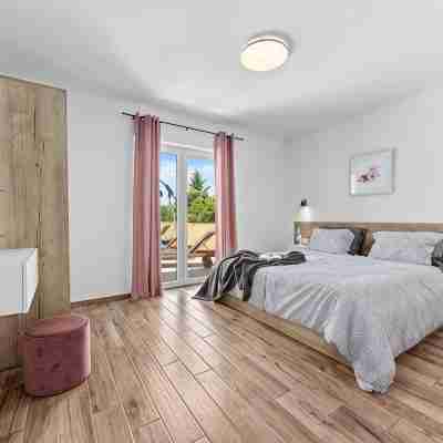New villa Maris with private pool just 500m from beach Rooms