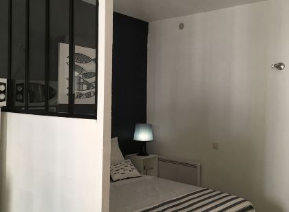 Superb modern studio in typical neighborhood