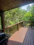 Cozy peaceful cabin with games, massage chair and fire pit! Bring your kayaks!!