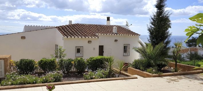 Detached Villa with 2 Bedrooms, Private Pool and special Panoramic Sea Views ルスのホテル