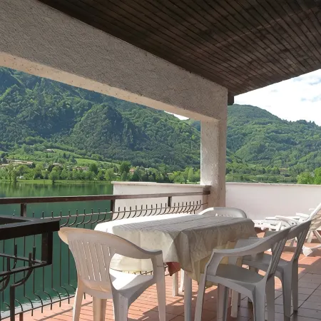 Directly on the lake
