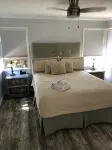 Private, Vintage, 2Bd, 2ba, Third Acre Lot, Ocean Views, Amazing Sunsets!