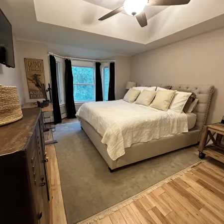 Ski-In/Ski-Out Hike and Swim Okemo Luxury Rustic Condo