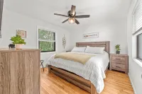A Touch of Salt Fork.... 2 King, 3 Queen, twin bunk beds - Boutique