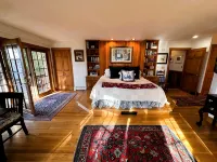 Camp Bear Claw, private home on the shores of Oseetah Lake. - 4 stjerner
