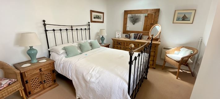 Cosy Character Cottage With Sea View In Mousehole Hotels in Penzance