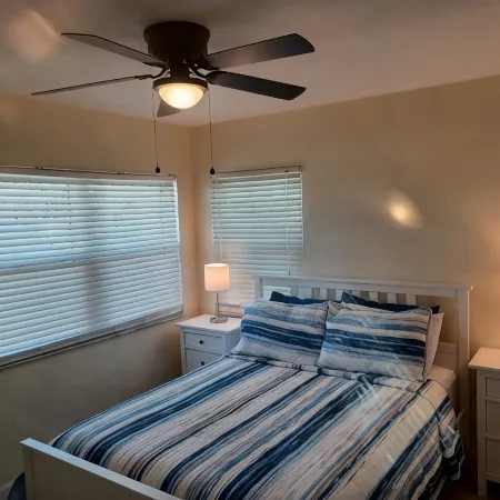 Drift Inn A, Heated Pool, Beach and Amenities, 2-3 min walk.