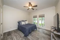 Breathtaking Lakeview Home in Diamond Bluff - balcón