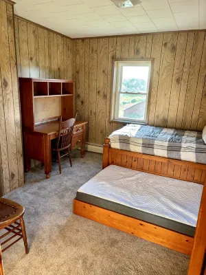 Spacious farmhouse on working PA family farm.  Close to AOAA park and Knoebels! - Homestays