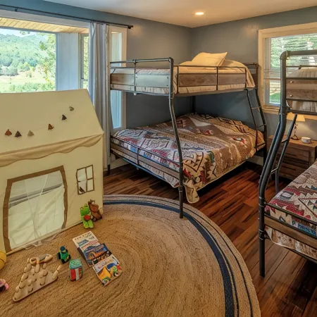 NEW!! Amazing Views & 2 porches. 2 Dens. Fire Pit. Hot Tub. Game Room. Smart TVs Ξενοδοχεία στην πόλη Watauga