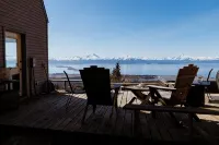 Spacious  MILLION DOLLAR VIEW home w/ fitness room, hot tub in charming Homer - 4-stjärniga