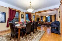 5 Bedroom Wrigleyville experience right by stadium - Apartments