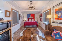 Glamping in Spicewood TX Hill Country~ Cabin 4 The Gus at Green Acres - 4-Star