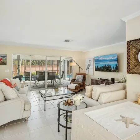 Beautiful beach house with heated pool, 1 mile to Siesta Key Beach