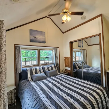 So much to enjoy at this 2-bedroom cottage in Charming Lakeside.