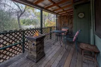 Romantic Couples Cabin near Park Gate Entrance to Sequoia Nat'l Park - Chalets