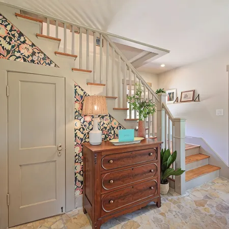 100 yr Old Stone House with a Heated Pool 9 mi to Beaches & 2 mi to Downtown
