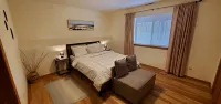 Rustic with a modern twist 3 bdr/3.5 bath chalet - Alphydda