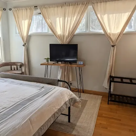 Tranquil Waters retreat with Lake Access and all the amenities to feel at home . Hotels in Newaygo County